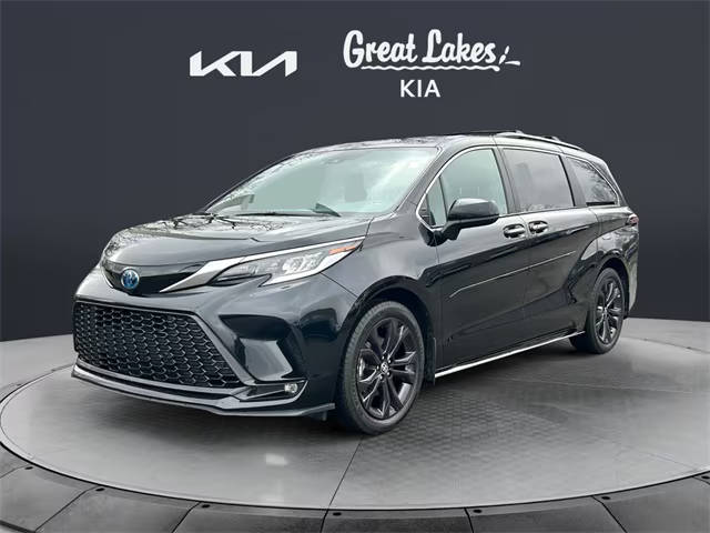 2022 Toyota Sienna XSE FWD photo