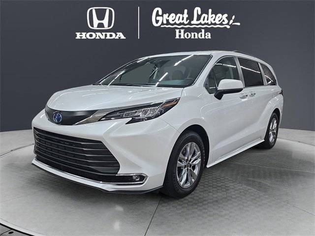 2022 Toyota Sienna XLE AWD photo