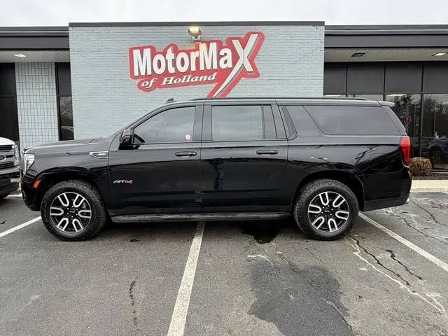 2022 GMC Yukon XL AT4 4WD photo