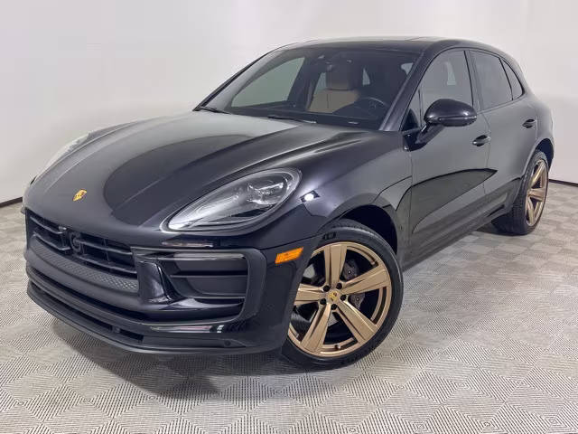 2022 Porsche Macan  AWD photo