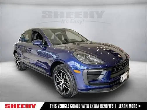 2022 Porsche Macan  AWD photo