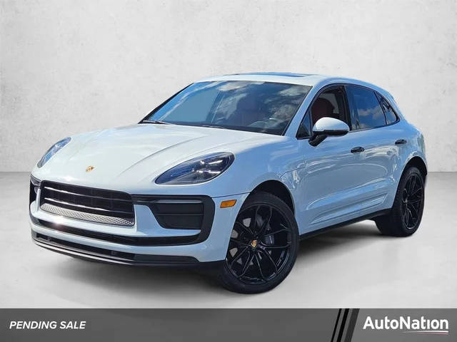 2022 Porsche Macan  AWD photo