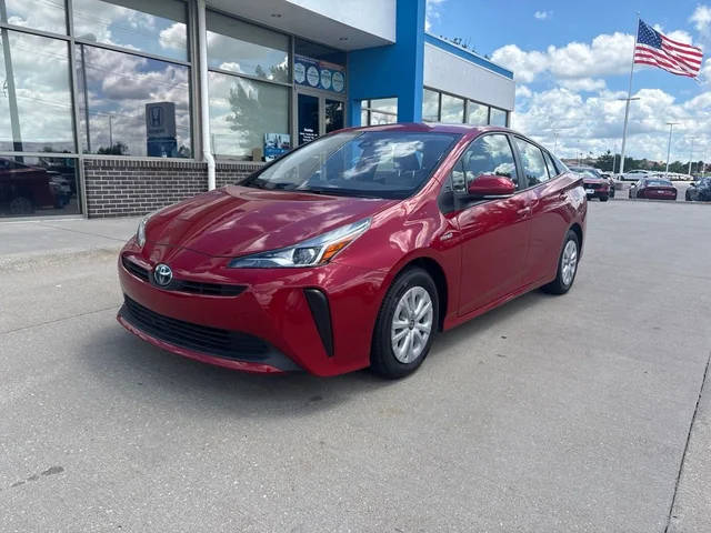 2022 Toyota Prius L Eco FWD photo