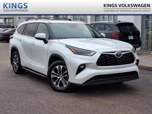 2022 Toyota Highlander XLE AWD photo