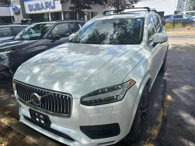 2022 Volvo XC90 Momentum AWD photo