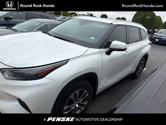 2022 Toyota Highlander XLE FWD photo