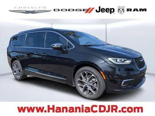 2021 Chrysler Pacifica Minivan Limited AWD photo