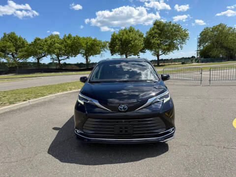 2022 Toyota Sienna Platinum AWD photo