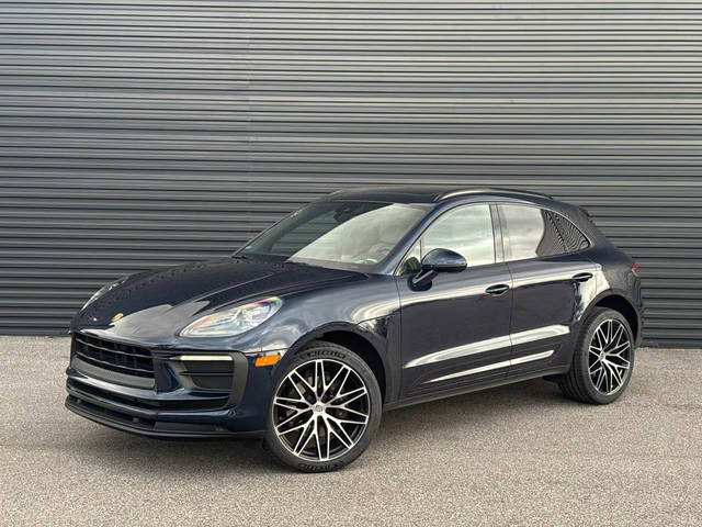 2022 Porsche Macan  AWD photo