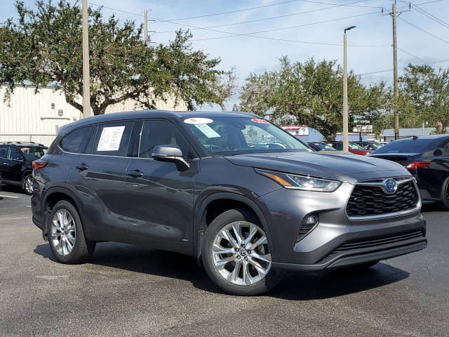 2022 Toyota Highlander Hybrid Limited AWD photo