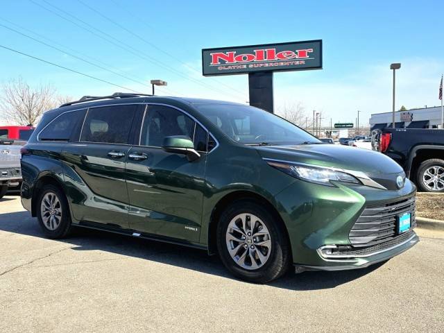 2021 Toyota Sienna XLE FWD photo