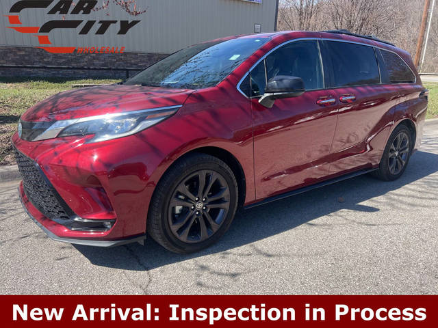 2022 Toyota Sienna XSE FWD photo