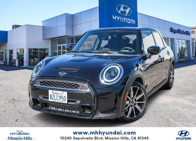 2022 MINI Hardtop 4 Door Cooper S FWD photo