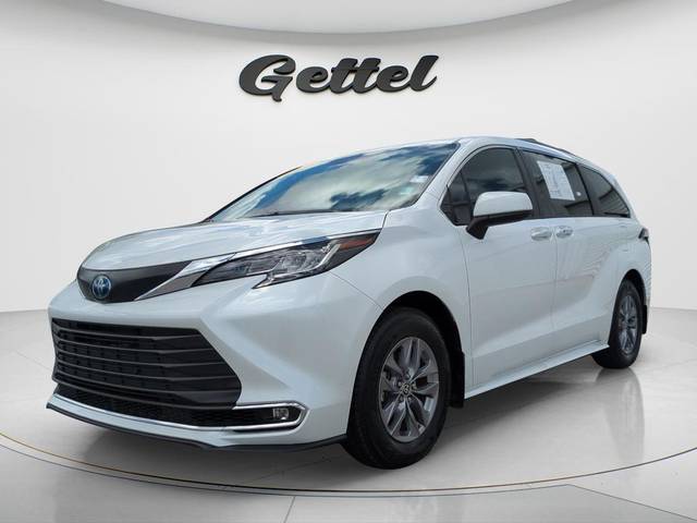 2022 Toyota Sienna XLE FWD photo