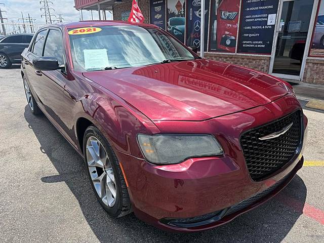 2021 Chrysler 300 Touring RWD photo