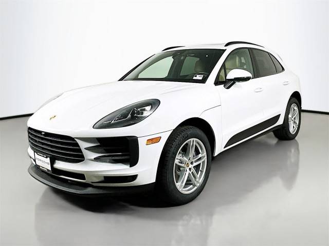 2021 Porsche Macan  AWD photo