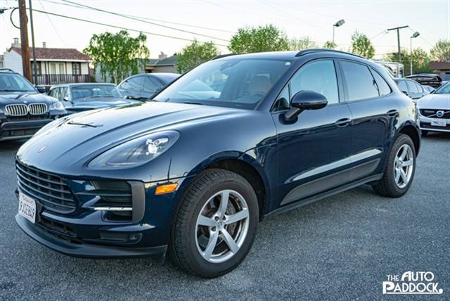2021 Porsche Macan  AWD photo