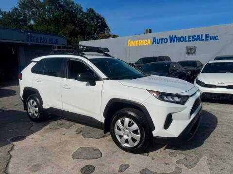 2019 Toyota RAV4 LE AWD photo