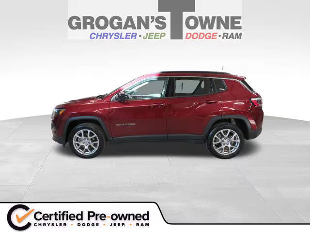 2022 Jeep Compass Latitude Lux 4WD photo