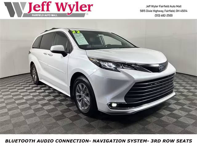 2022 Toyota Sienna XLE FWD photo