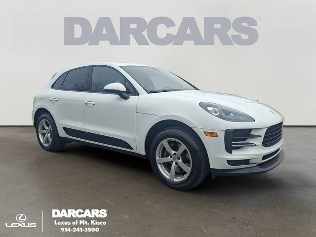 2021 Porsche Macan  AWD photo