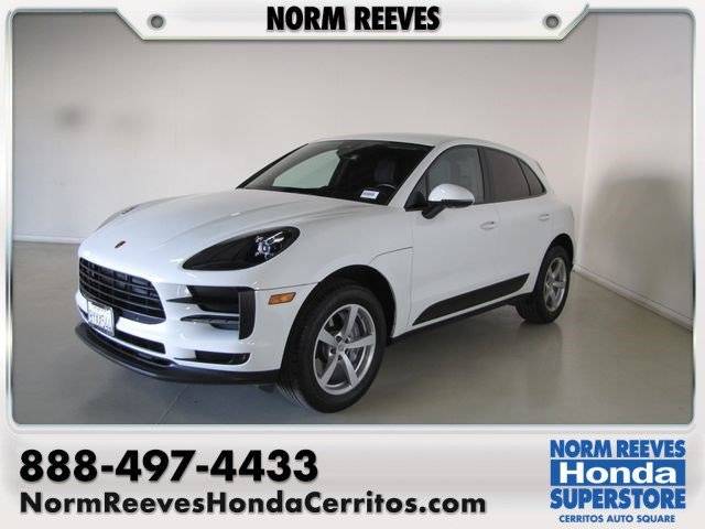 2021 Porsche Macan  AWD photo