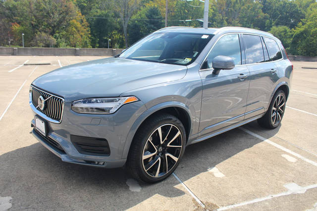 2022 Volvo XC90 Momentum AWD photo