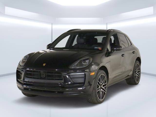 2022 Porsche Macan  AWD photo