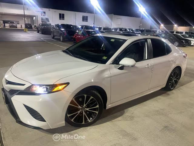 2019 Toyota Camry SE FWD photo