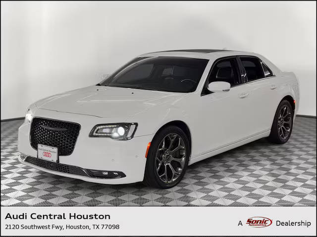 2018 Chrysler 300 300S RWD photo