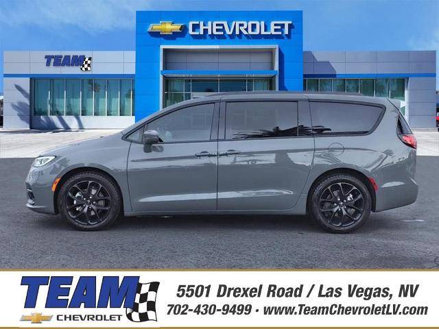 2021 Chrysler Pacifica Minivan Touring L FWD photo