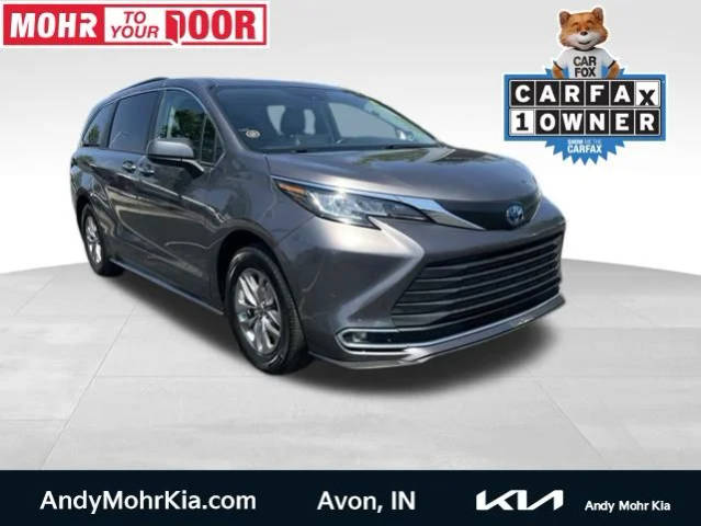 2022 Toyota Sienna XLE FWD photo