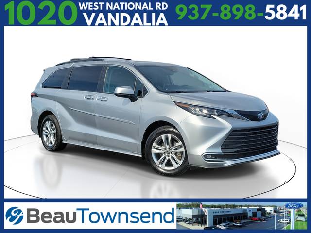 2022 Toyota Sienna XLE FWD photo