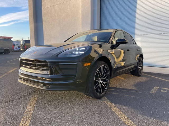 2022 Porsche Macan  AWD photo