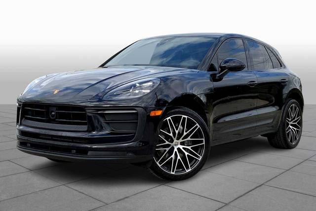 2022 Porsche Macan  AWD photo