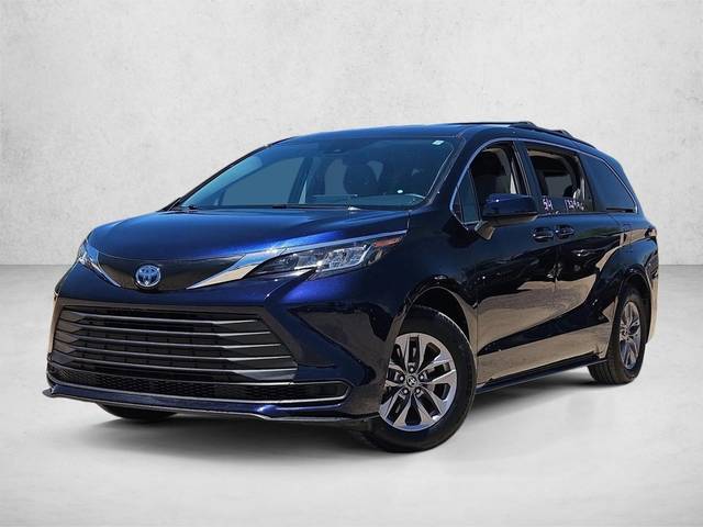 2022 Toyota Sienna LE FWD photo