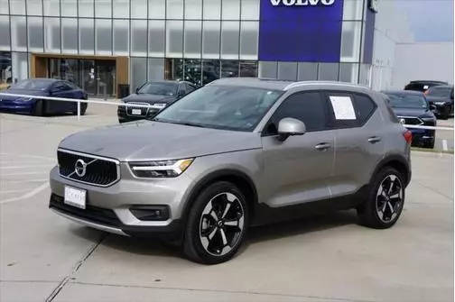 2022 Volvo XC40 Momentum AWD photo