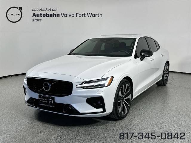 2022 Volvo S60 Momentum AWD photo