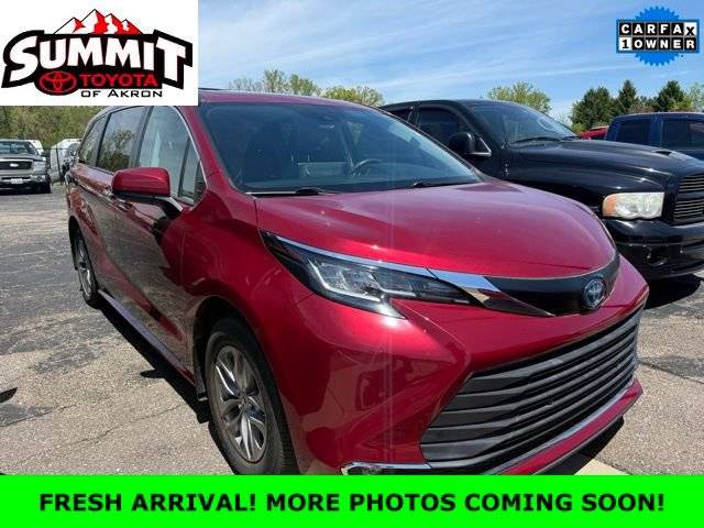 2022 Toyota Sienna XLE FWD photo