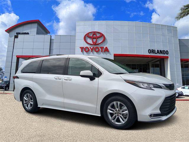 2022 Toyota Sienna XLE FWD photo