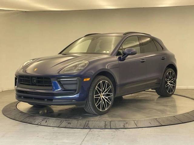 2022 Porsche Macan  AWD photo