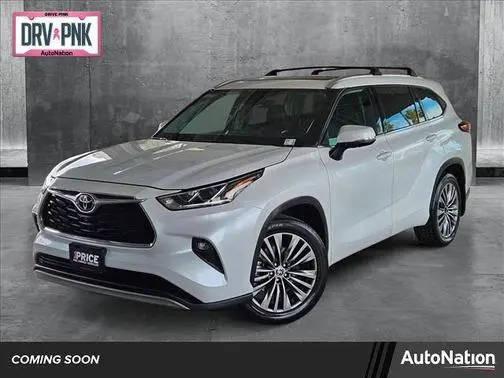 2022 Toyota Highlander Platinum FWD photo