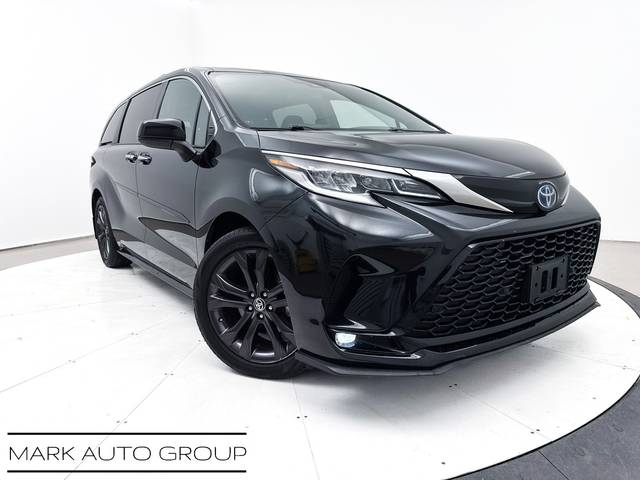 2022 Toyota Sienna XSE FWD photo