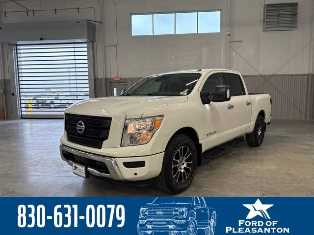 2021 Nissan Titan SV RWD photo