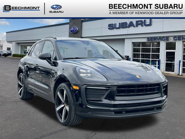 2022 Porsche Macan  AWD photo