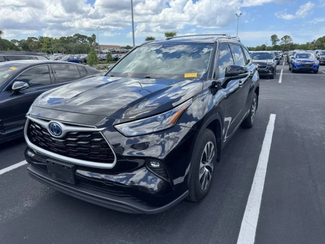 2022 Toyota Highlander Hybrid XLE AWD photo