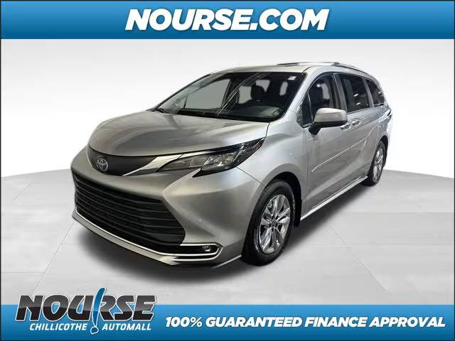 2022 Toyota Sienna XLE FWD photo