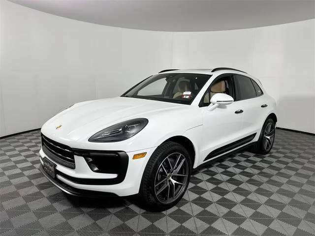 2022 Porsche Macan  AWD photo