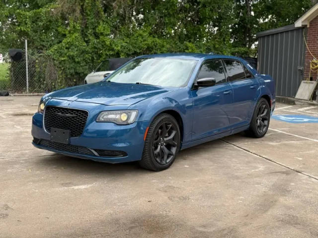 2021 Chrysler 300 Touring RWD photo