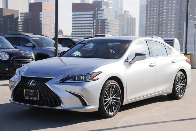 2022 Lexus ES ES 350 FWD photo